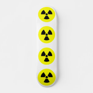 Skateboard mit Strahlungszeichen