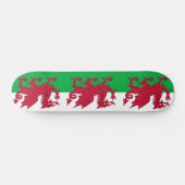 Skateboard mit Wales-Flagge (Horizontal)