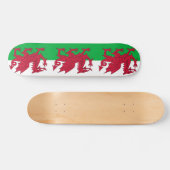 Skateboard mit Wales-Flagge (Horizontal)
