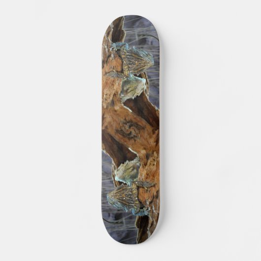 Skateboard mit zwei seltsamen Eidechsen (Vorderseite)