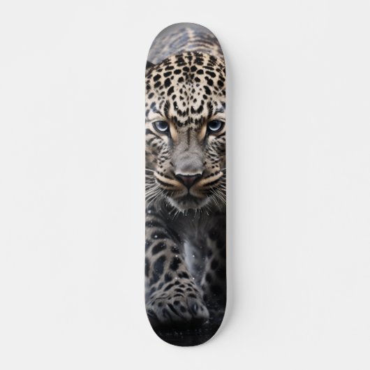 Skateboard Salvaje leopardo con mirada intensa (Vorne)