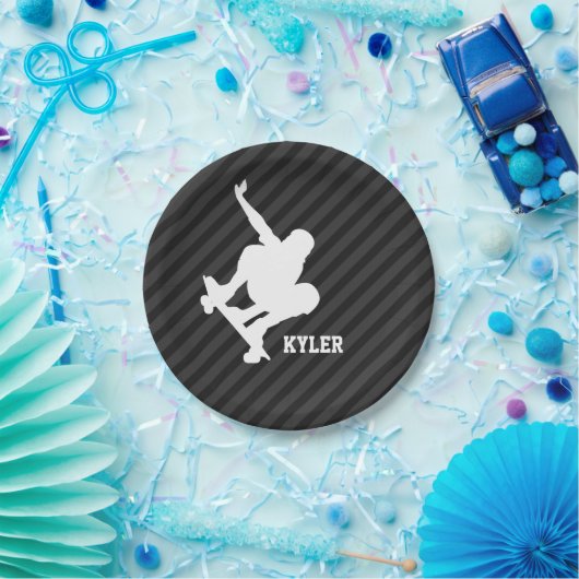 Skateboard; Schwarz und Dunkelgrau Streifen Pappteller (Party)