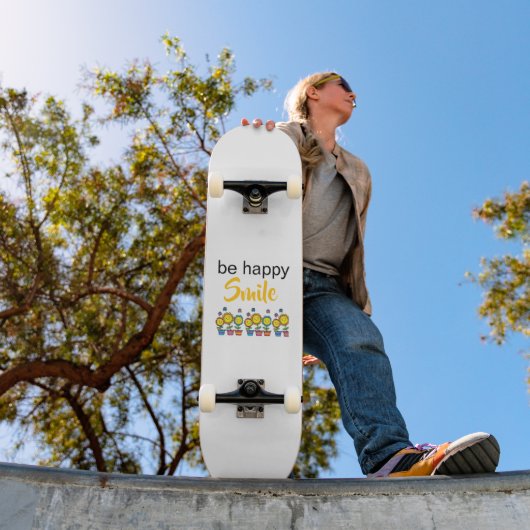 Skateboard Sport Mädchen Seien Sie Glücklich Läche (Außenbereich 1)