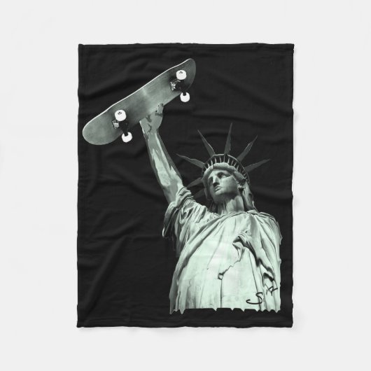 Skateboard Statue Of Liberty Skateboarding Freedom Fleecedecke (Vorderseite)