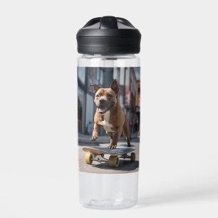 Skateboard Stunt: Ein Staffy für unterwegs Trinkflasche