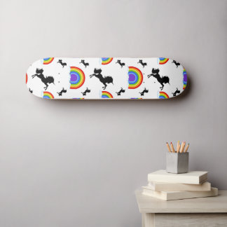 Skateboard Unicorns und Regenbows