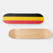 Skateboard unter belgischer Flagge (Horizontal)