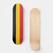 Skateboard unter belgischer Flagge (Vorderseite)
