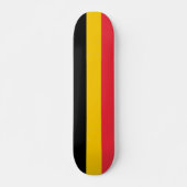 Skateboard unter belgischer Flagge (Vorne)