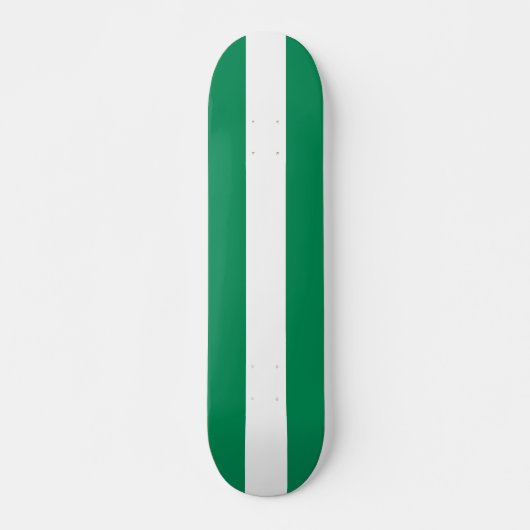 Skateboard unter der Flagge Nigerias (Vorne)