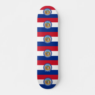 Skateboard unter der Flagge von Missouri