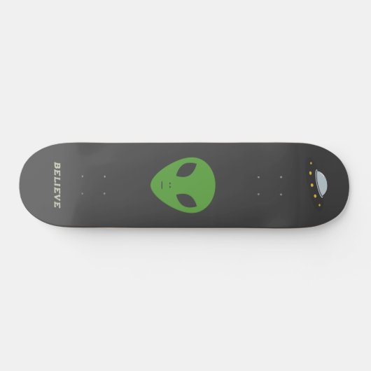 Skateboard von Flying Saucer & Green Alien (Horizontal)
