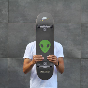 Skateboard von Flying Saucer & Green Alien
