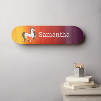 Skateboard Weißes Pferd Regenbogen