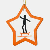 Skateboarder auf seinem Skateboard Keramikornament (Links)