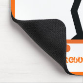 Skateboarder auf seinem Skateboard Mousepad (Ecke)