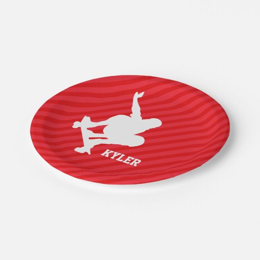 Skateboarder; Rote Streifen Pappteller (Schrägansicht)