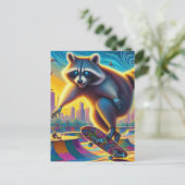 Skateboarding Surreal Adable Raccoon Postkarte (Stehend Vorderseite)