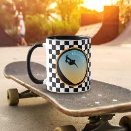 Skateboarding überprüft tasse