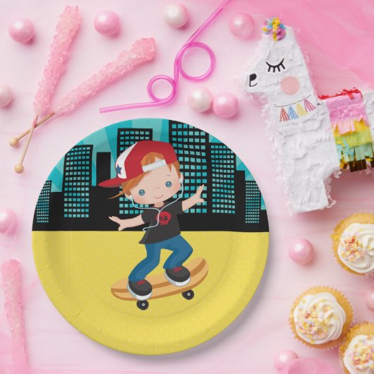 Skateboardjunge - Wählen Sie Ihre Hintergrundfarbe Pappteller (Party)