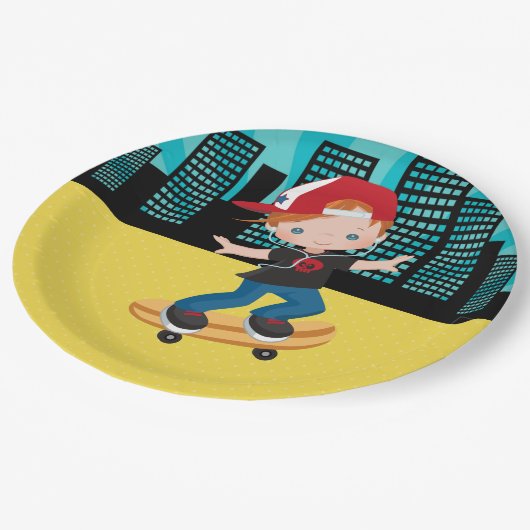 Skateboardjunge - Wählen Sie Ihre Hintergrundfarbe Pappteller (Schrägansicht)