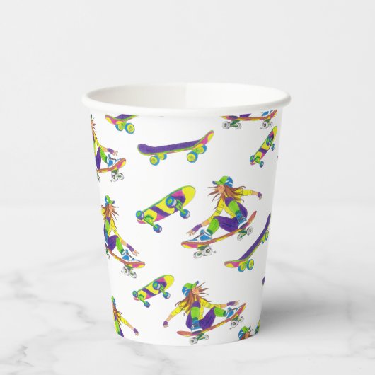 Skateboardmädchen Pappbecher (Links)