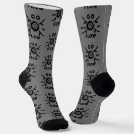 Skateboardsocken gehen mit grauem Fluss einher Socken