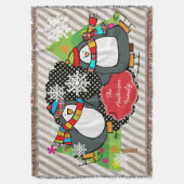 Skatenpenguins-personalisierter FeiertagThrow Decke (Vorderseite Vertikal)