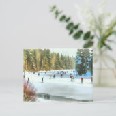 Skater auf einem Teich Wasserfarbener Winter Lands Postkarte (Stehend Vorderseite)