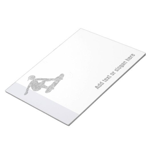 Skater auf Skateboard-Logos und Slogan Notizblock (angewinkelt)