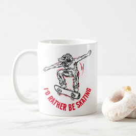Skater, der mitten in der Luft fährt, statt Skaten Kaffeetasse