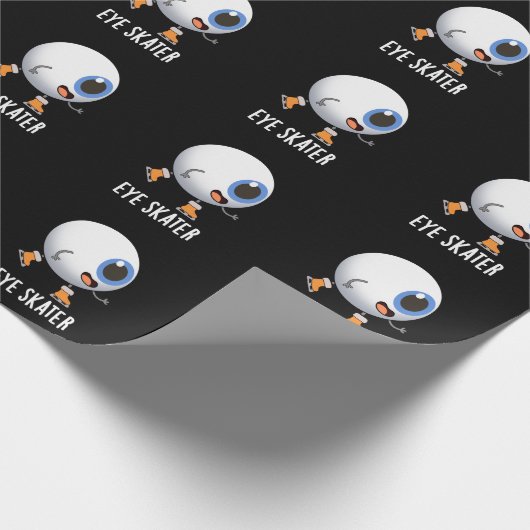 Skater Funny Ice Skaten Pun Dark BG Geschenkpapier (Ecke)