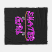 Skater Girl Lila Pink Skateboard Fleecedecke (Vorderseite (Horizontal))