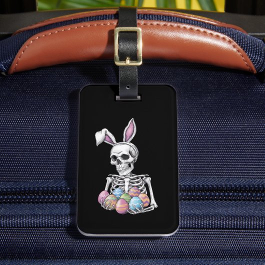Skeleton Bunny Holding Ostereier Funny Rabbit Gepäckanhänger (Vorderseite Insitu 2)