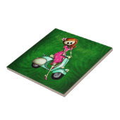 Skeleton Button herauf Mädchen auf Roller Fliese (Seite)