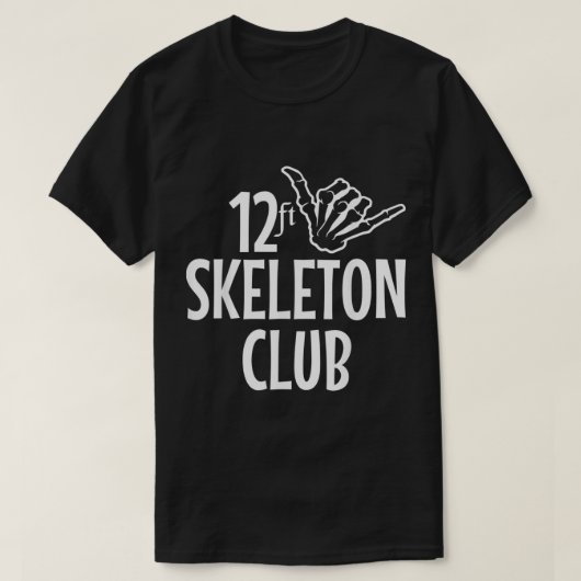 Skeleton Club Gigant Skelly Halloween Inferno T-Shirt (Design vorne)