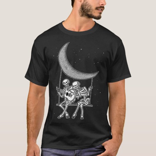 Skeleton Couple Playing the Guitar Swinging from t T-Shirt (Vorderseite)