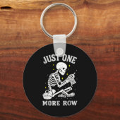 Skeleton Crochet Crafter Tee Just One More Row Schlüsselanhänger (Vorderseite)