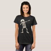 Skeleton Dabbing Funny Halloween Monster T-Shirt (Vorne ganz)
