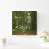 Skeleton Dog and Human Running Quadratische Wanduhr (Zuhause)