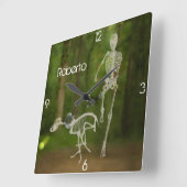 Skeleton Dog and Human Running Quadratische Wanduhr (Winkel)