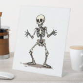 Skeleton Doing the Dab - Funny Halloween Dance Shi Sockelschild (In Situ)