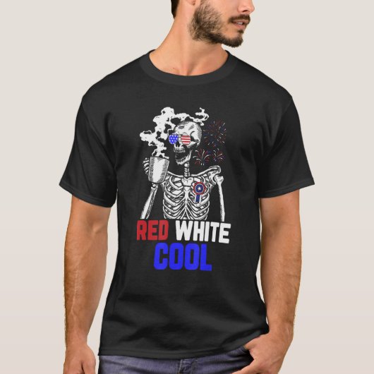 Skeleton Drinking Coffee 4th of July Cool Red And T-Shirt (Vorderseite)