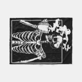 Skeleton Drinking Coffee Lover Funny Halloween Sku Fleecedecke (Vorderseite (Horizontal))