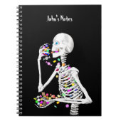 Skeleton Eating Halloween Candy Notizblock (Vorderseite)