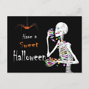 Skeleton Eating Halloween Candy Postkarte