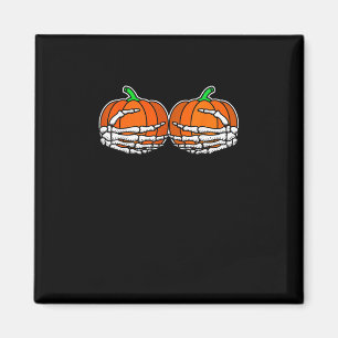 Skeleton Hand auf Brust Kürbis Halloween Frauen Magnet