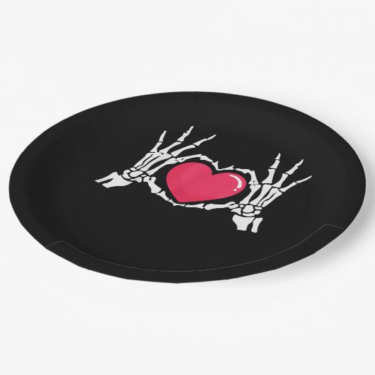 Skeleton Hand Heart Halloween Pappteller (Schrägansicht)