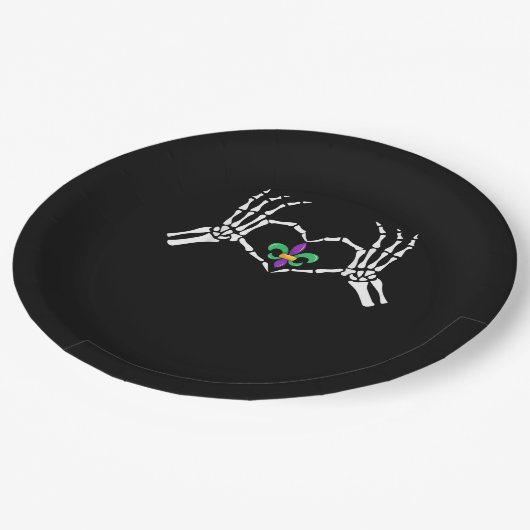 Skeleton Hand Heart Mardi Gras Pappteller (Schrägansicht)