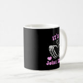 Skeleton Hand Heart Orthopedic Nurse It's A Joint  Kaffeetasse (VorderseiteRechts)